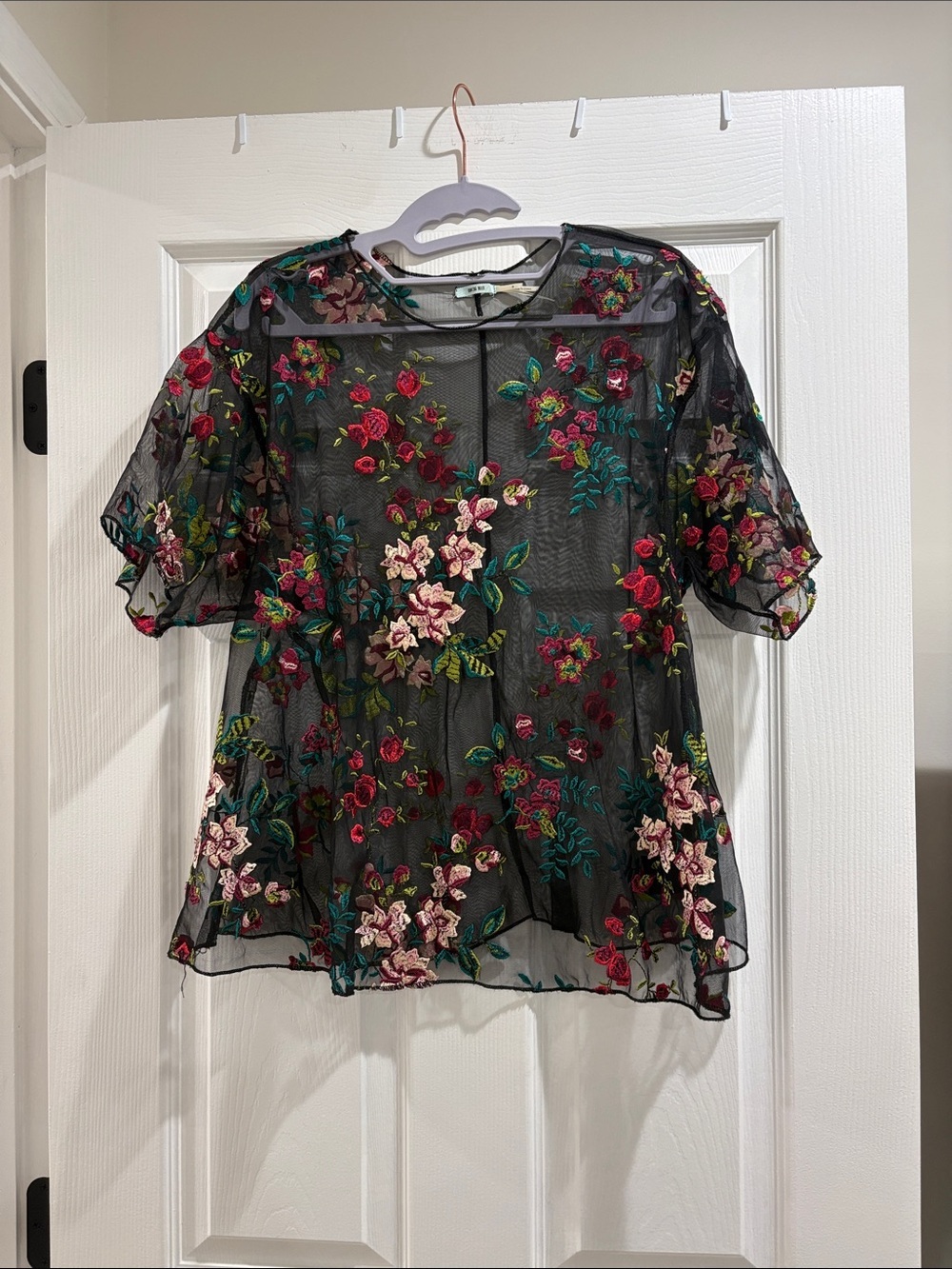 Kimchi Blue Alana Floral Embroidered Sheer Relaxed Top Women’s Size Small Goth